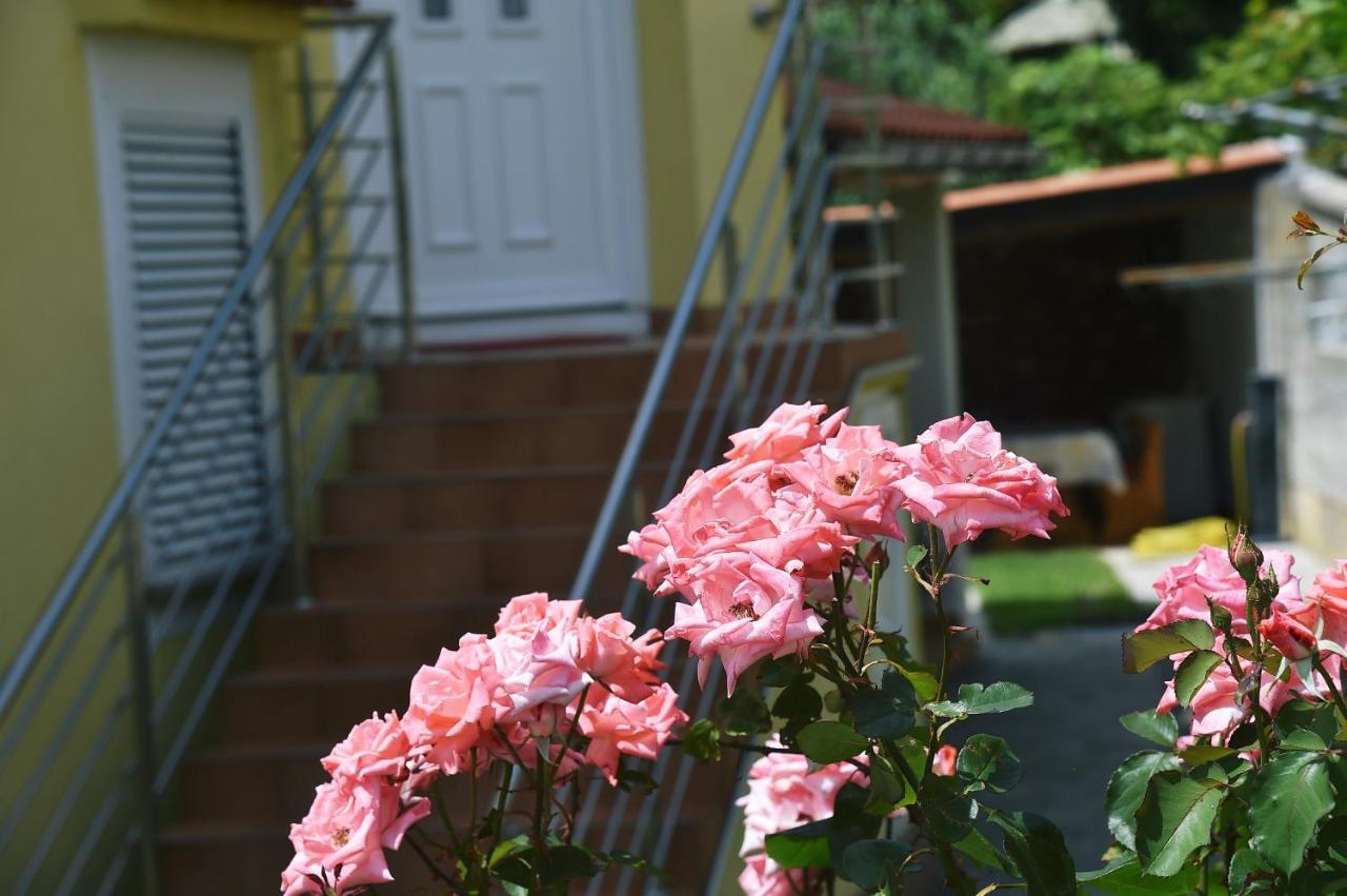 Luni Apartament *