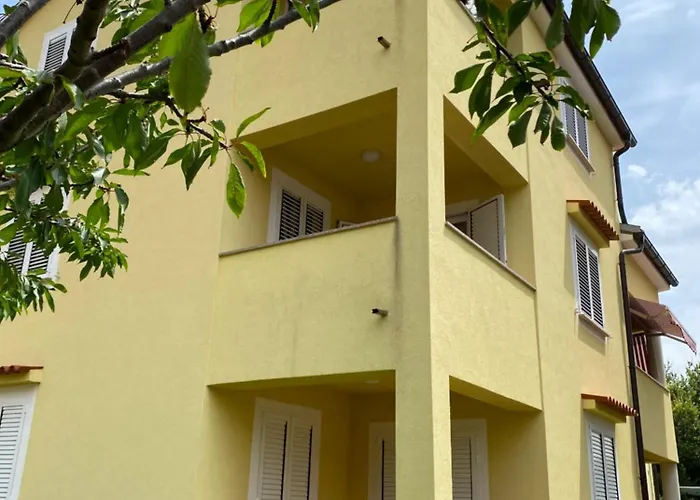 Apartments Luni