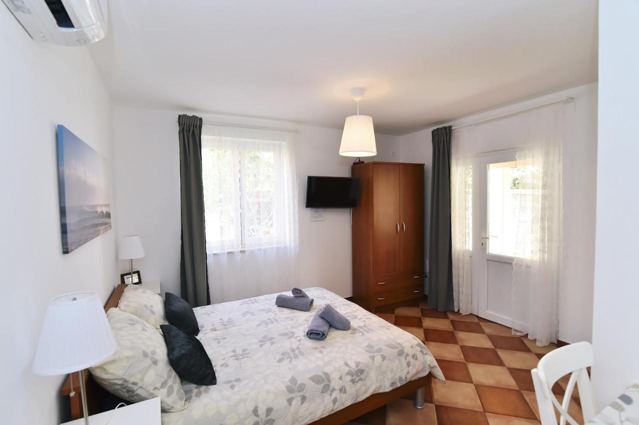 Luni Apartment